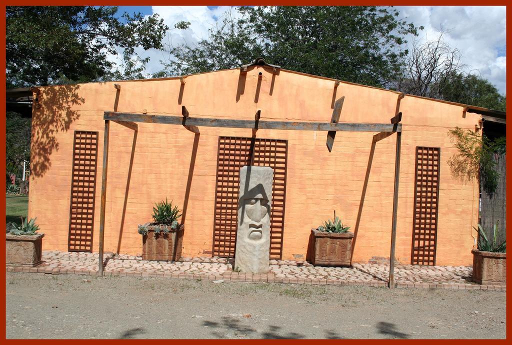 Akwêla Guest Farm Hotel Bloemfontein Exterior foto
